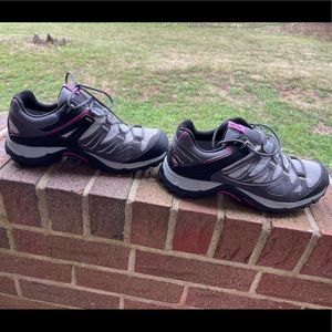 US Size 7 Salomon Gore-Tex contagrip women’s shoes